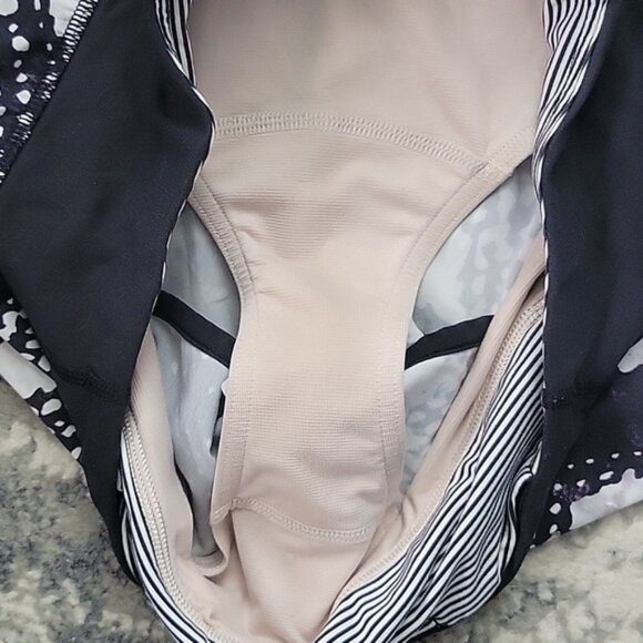 Lululemon Speed shorts - Picture 6 of 10